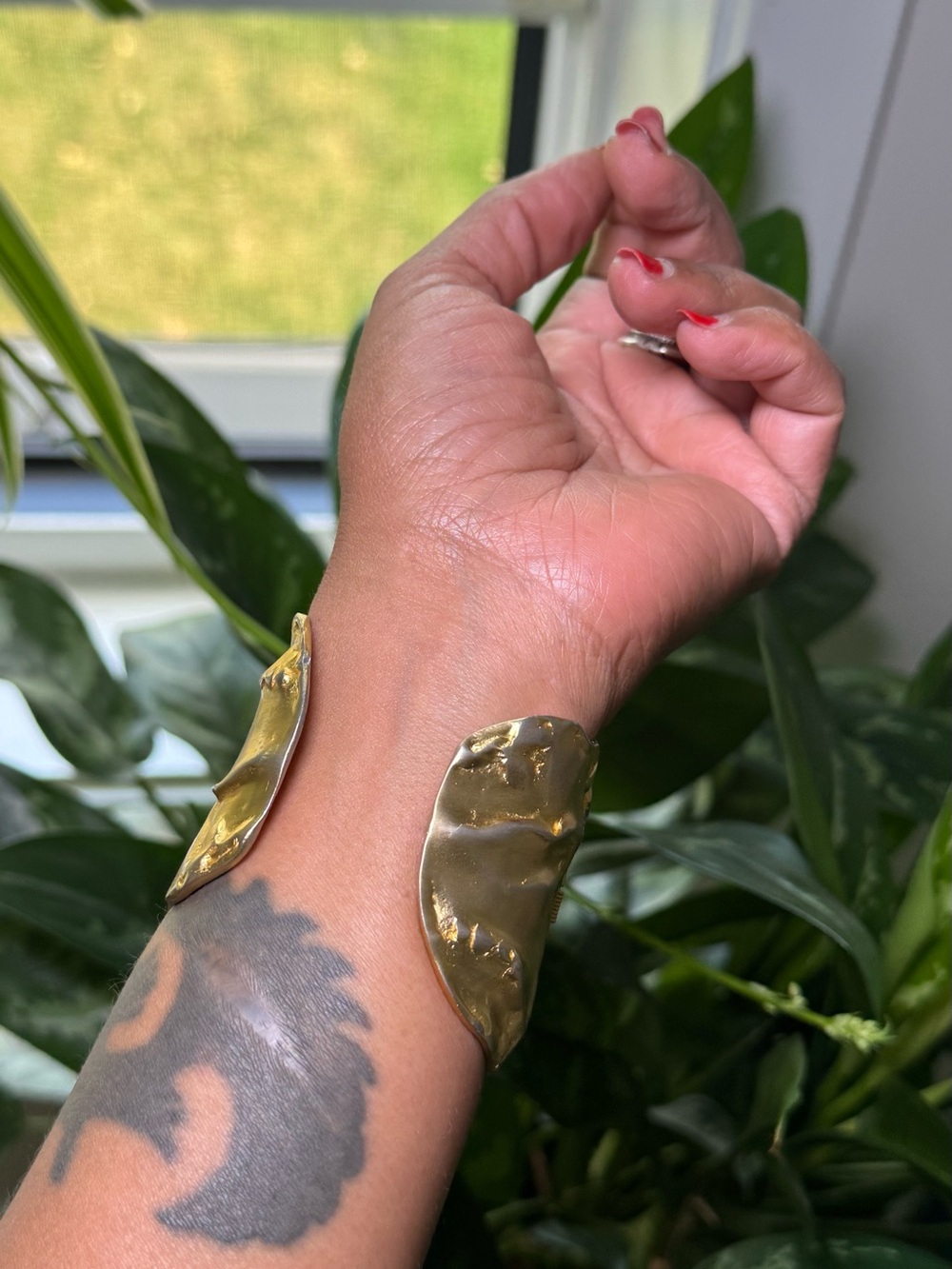 VINTAGE Kenneth Jay Lane Molten Gold Cuff - Picture 2 of 14